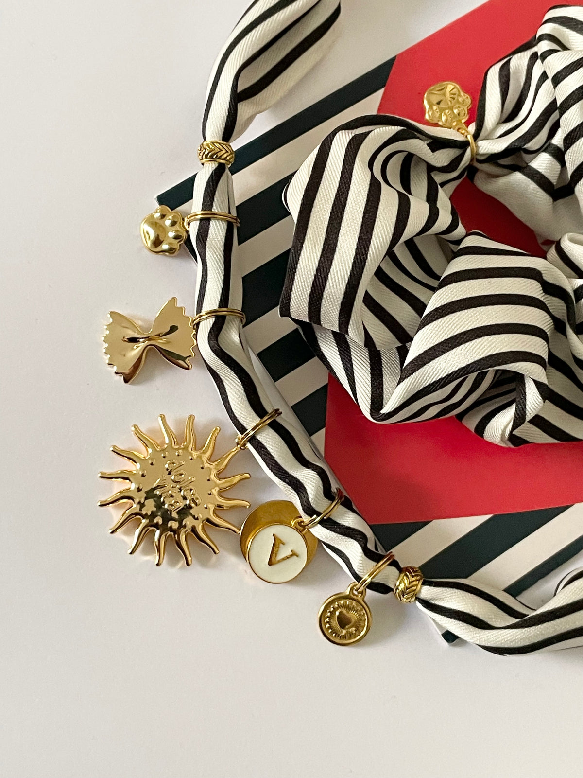 1B/ Collier bandana foulard & chouchou satiné MATCHY MATCHY PASTA E SOL 🖤🤍🖤👱🏻♀️🤩🥰🍝🐶