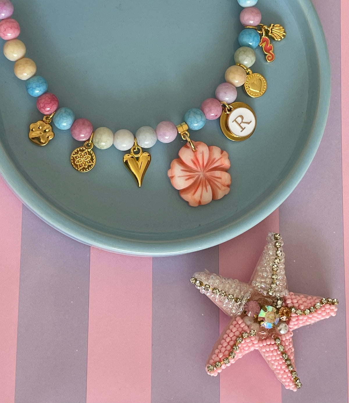 Collier SUNGLASSES FLOWER fleur en coquillage 🐚 multicolore 🌺☀️✨🕶️🩵💜💛🤍