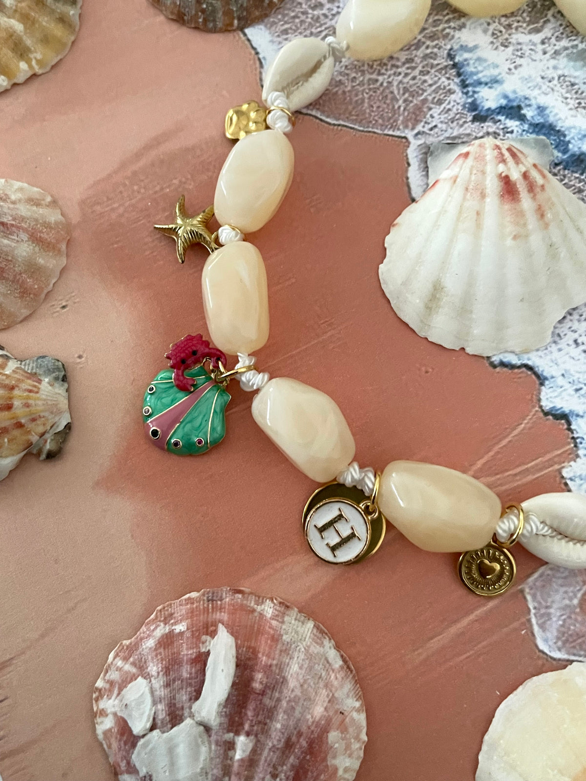 1B/ Collier PASTEL SUMMER LOVE GREEN/PINK SHELL 💚🩷💚🤍☀️🦀🐚🌊🐶🥰