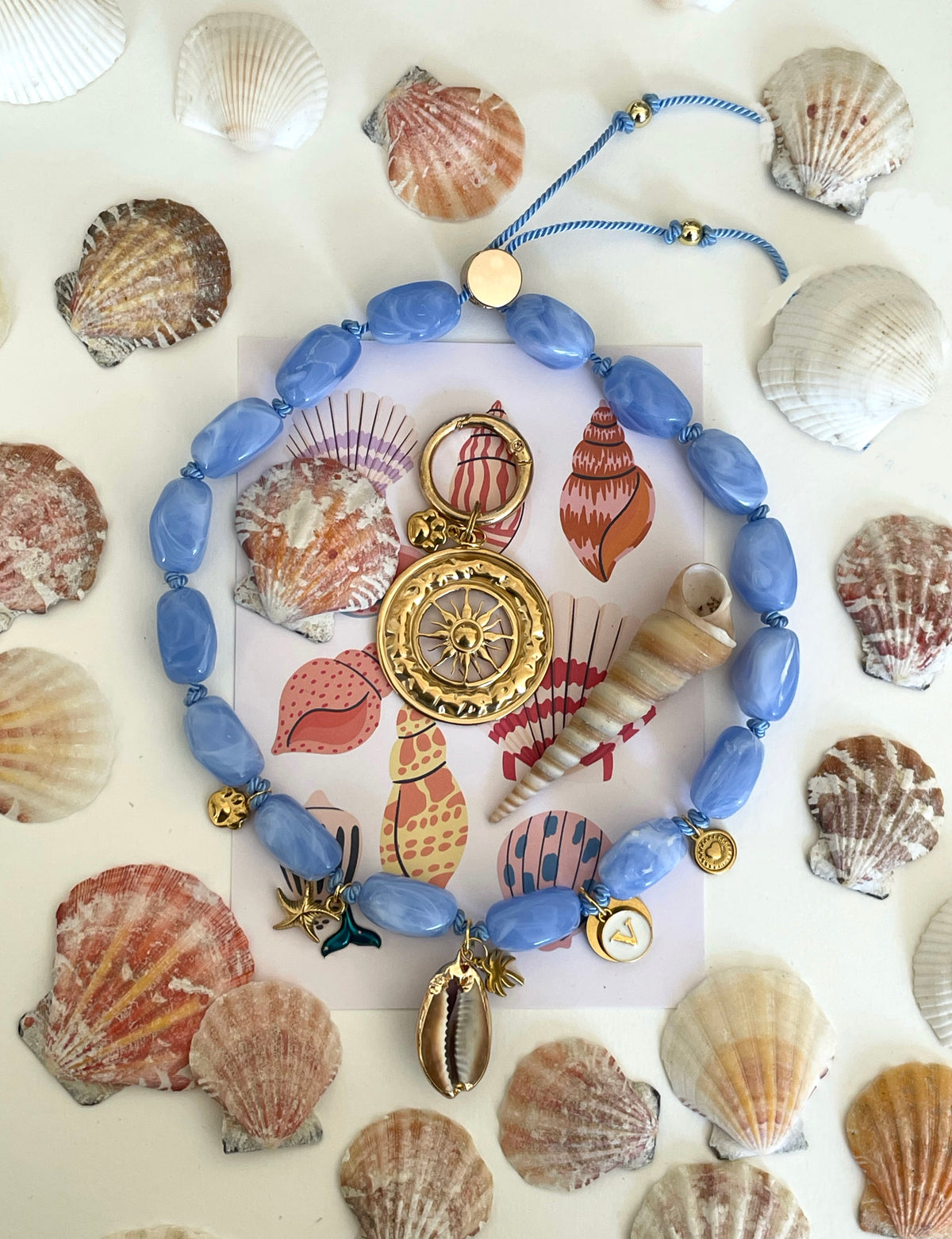1B/ Collier & médaille PASTEL SUMMER LOVE 🩵🐚🌊🤩🐳☀️🐶