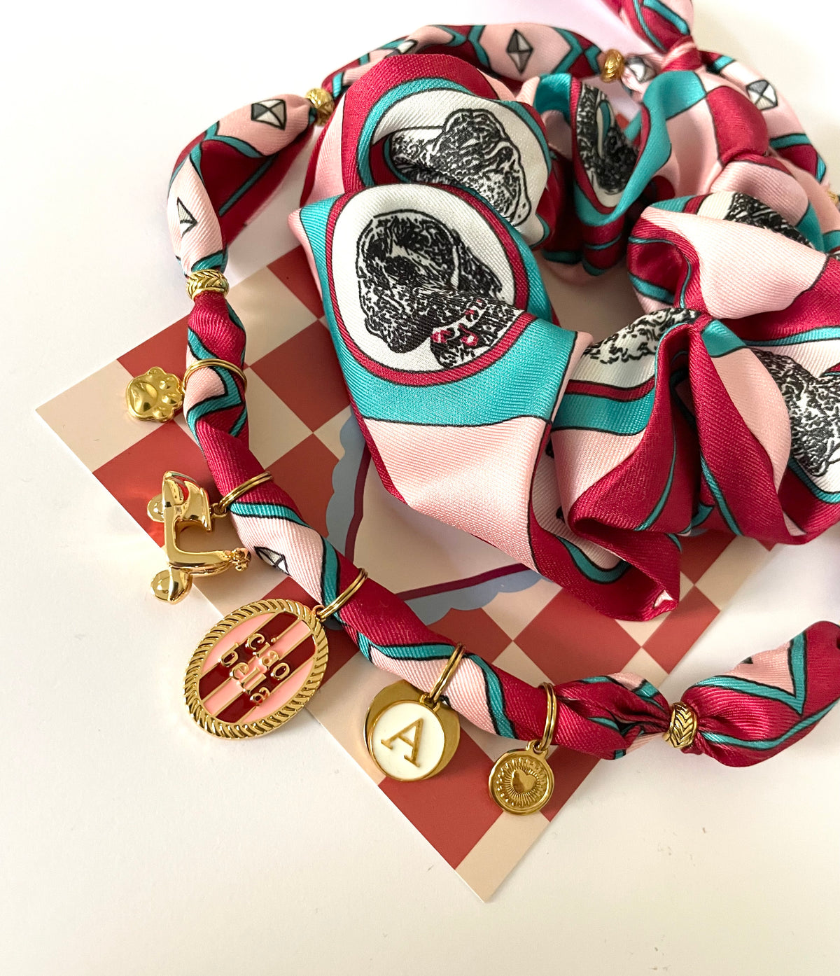 1B/ Collier bandana foulard & chouchou satiné réversible MATCHY MATCHY DOLCE VITA, VESPA E LOULOU 🛵🐶☀️🐾👱🏻‍♀️🩷♥️🩷🇮🇹